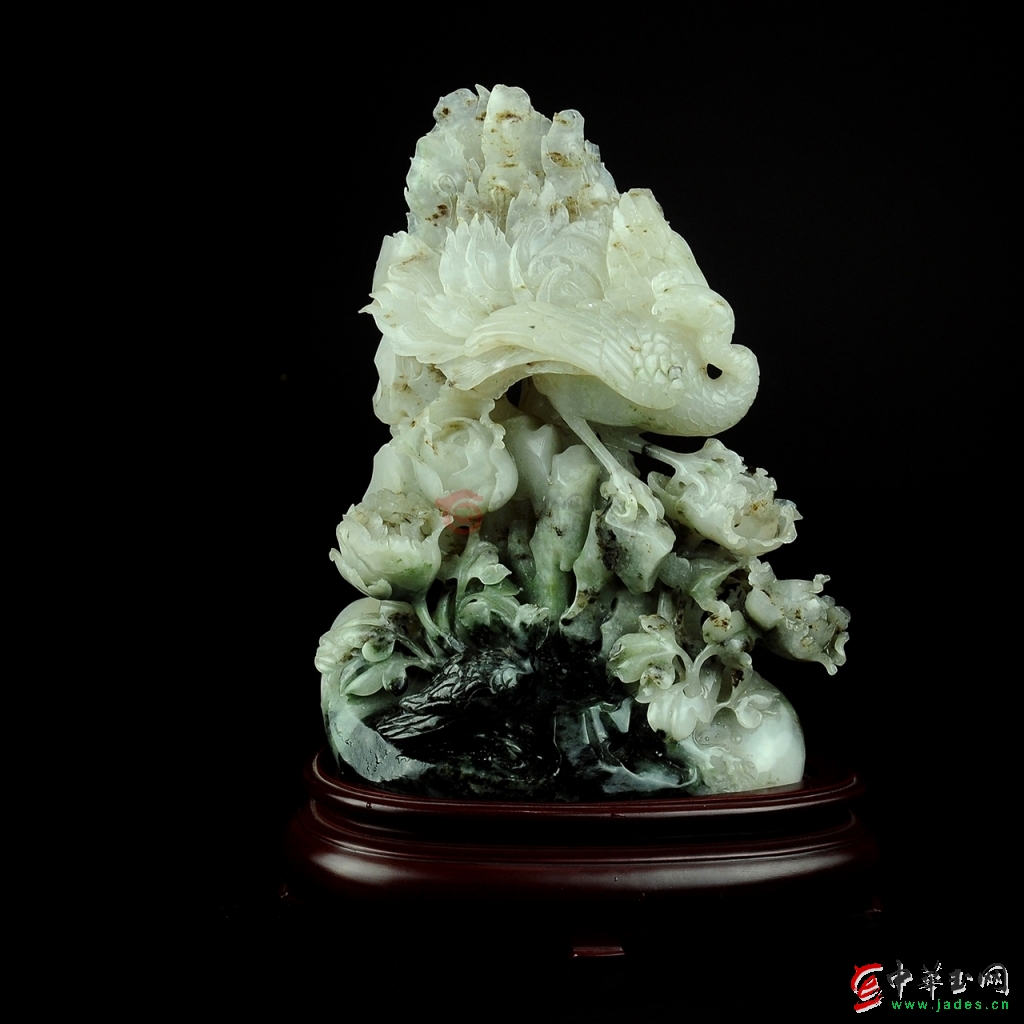 在镇平石佛寺,以80后为主的新一代玉雕人逐步成为行业主力军,有别