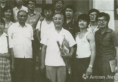1981年 右起王嘉陵,杨千,王亥,王川,华君武,艾轩,程丛林,罗中立