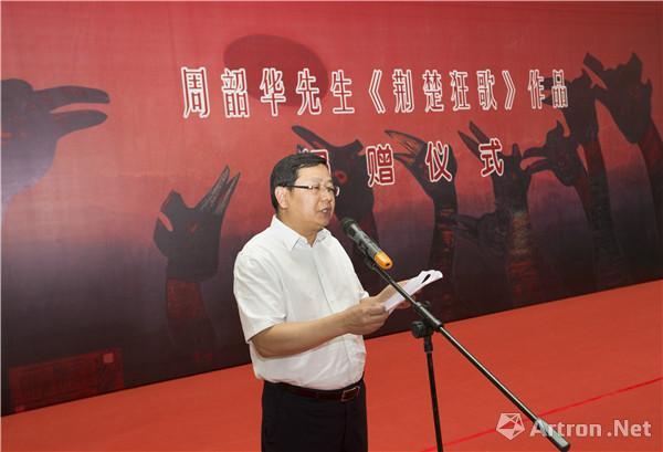湖北省人民政府副秘书长刘仲初主持捐赠仪式