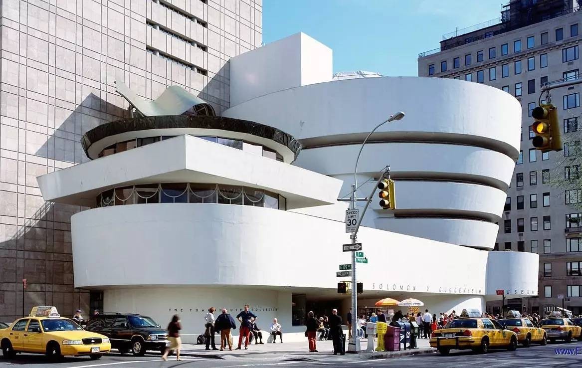 纽约 全称为所罗门·r·古根海姆博物馆,是古根海姆美术馆群的总部.