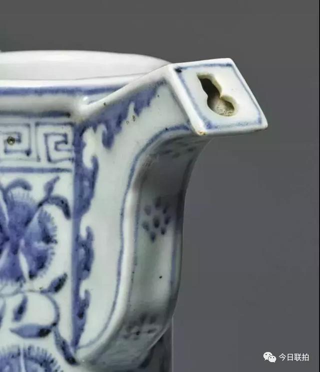 宣德青花缠枝花卉纹执壶1985万爆冷夺魁