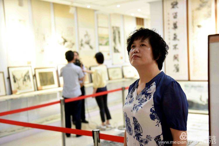 著名画家李智纲应邀出席听涛斋书画藏品展开幕式