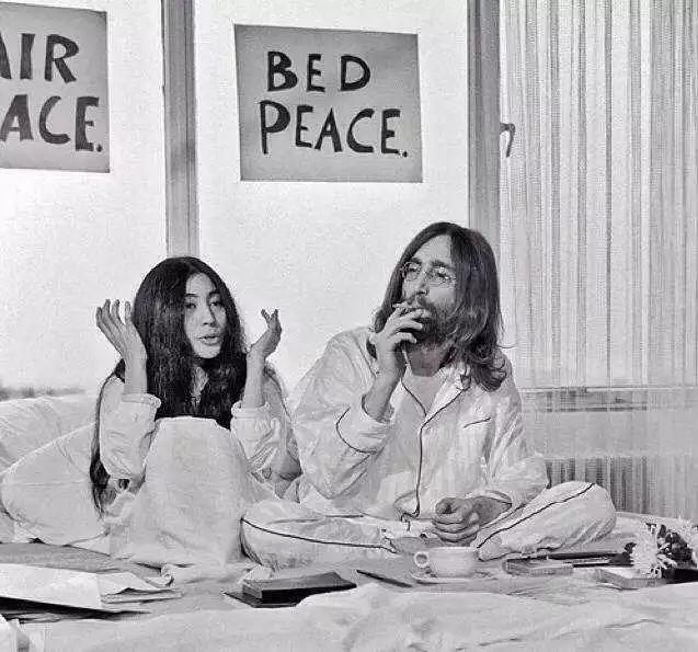 小野洋子与列侬最疯狂的一件事——《床上和平》
