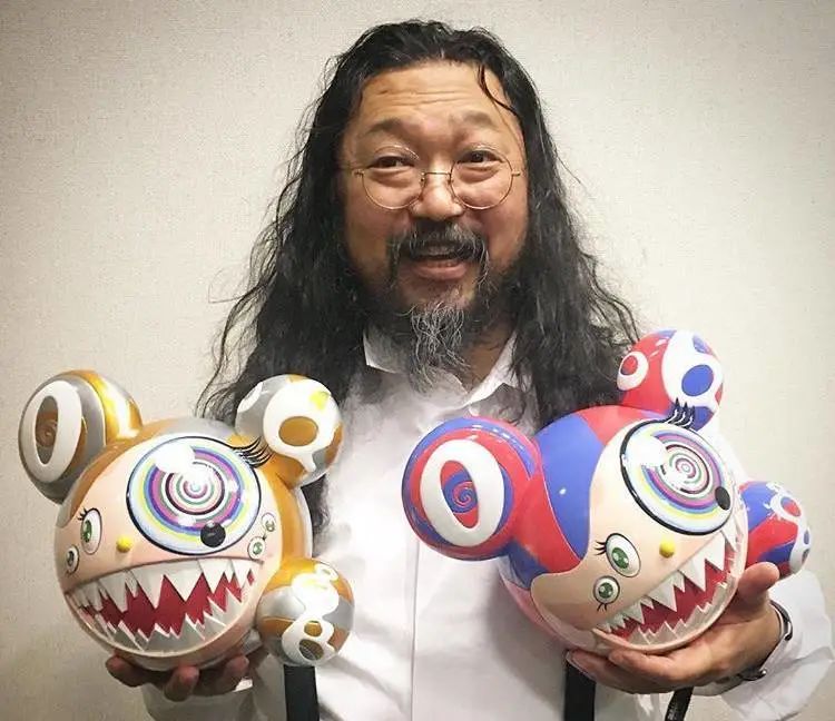 村上隆抱着mr.dob