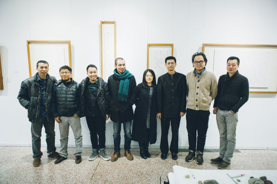 从右到左：熙空间馆长林锦熙、雕塑家陈文令、艺术家洪顺章、策展人赵素樱、雕塑家任宏伟、雕塑家高孝午、嘉德拍卖黄水运、诗人张小云。