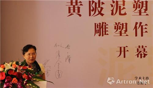 湖北省文化厅副厅长段天玲宣布展览开幕