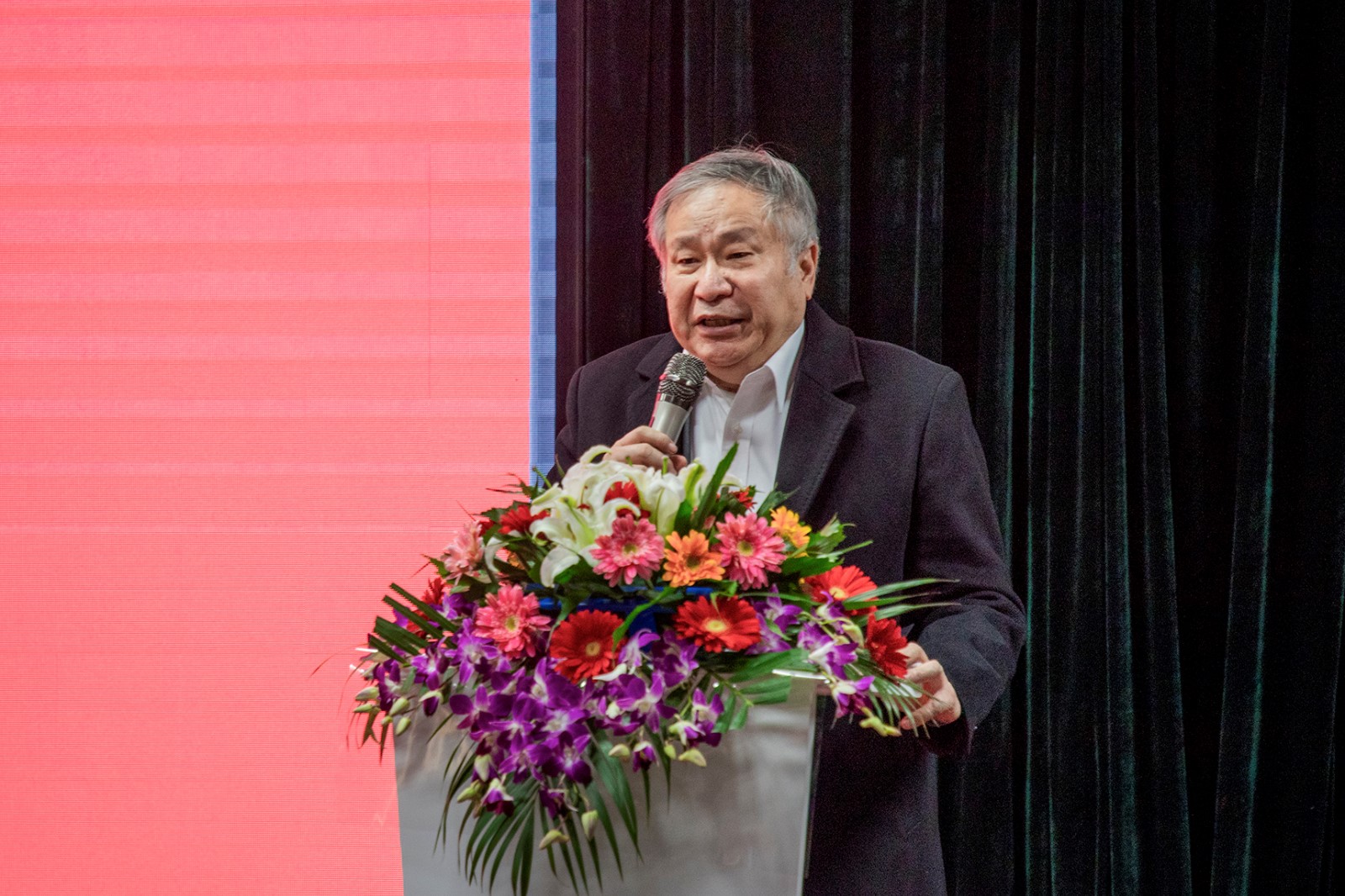 https://image-artexpress.artron.net/app/toutiao/2019/1224/157715752274111200.jpg