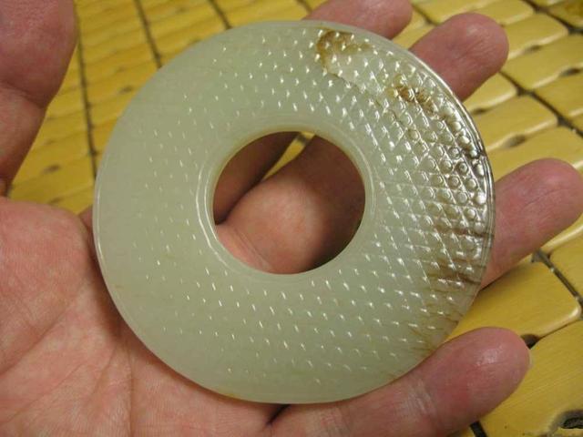 双色玉璧：大自然留下的美丽印记