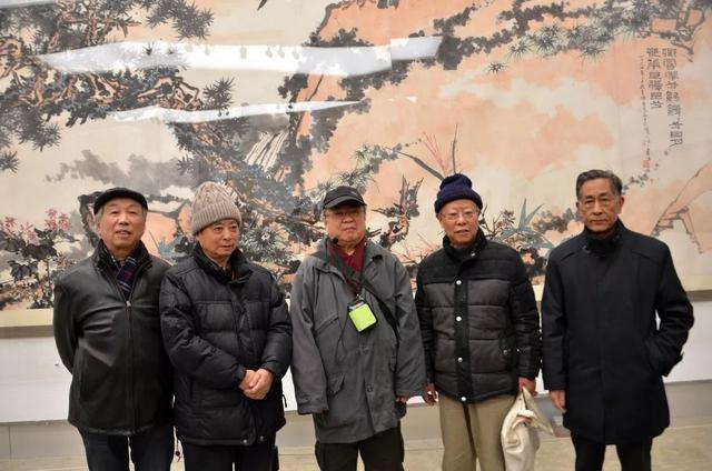 左起(徐家昌,马其宽,叶尚青,毕彰,王炳初)纪念留影