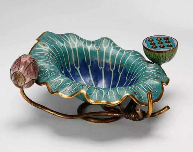 美国 Maven：242件古董艺术品跨境来袭