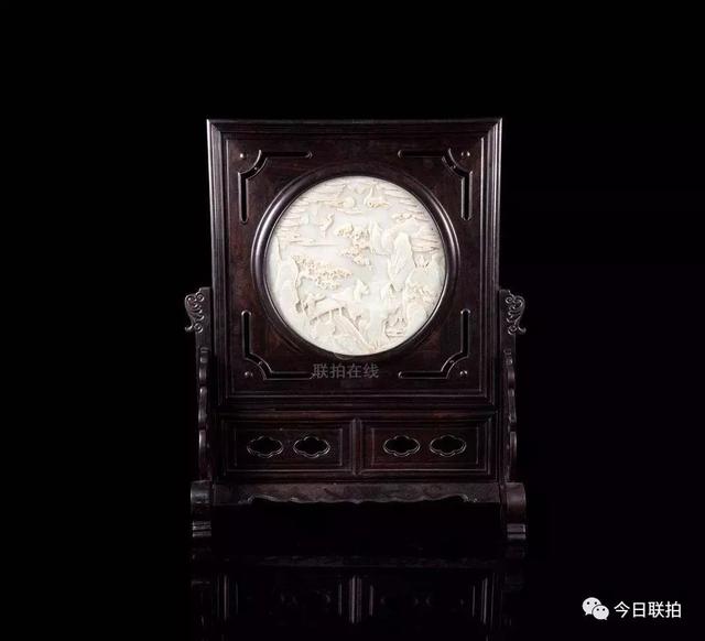 这场来自巴黎的拍卖,向你发送了一份性价比超高的必买清单...