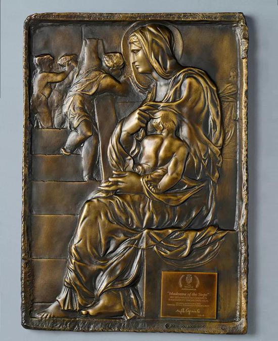 ?Michelangelo，Madonna of the Steps，Bronze