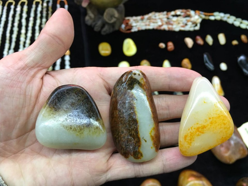 五招教你鉴定真假和田玉籽料 五招教你鉴定真假和田玉籽料