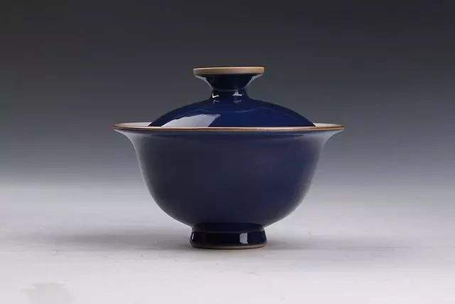享誉收藏界——单色釉霁蓝釉