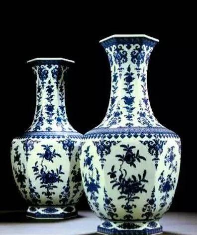 清中期的代表器形—赏瓶 清中期的代表器形—赏瓶