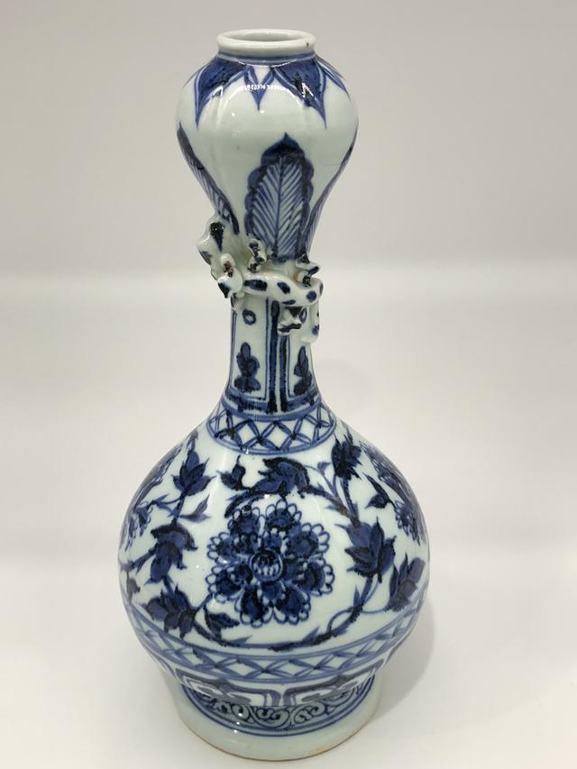 瓷器之王:明“青花”花卉纹“蒜头瓶”
